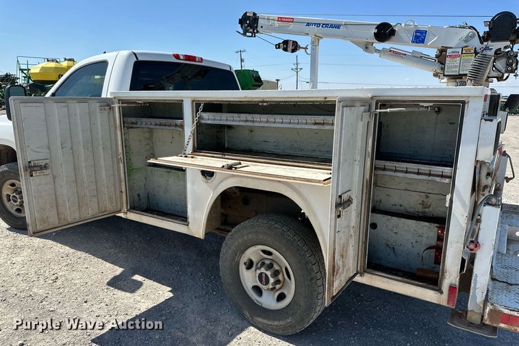 image for item KX9742 2009 GMC Sierra 3500HD utility bed pickup truck