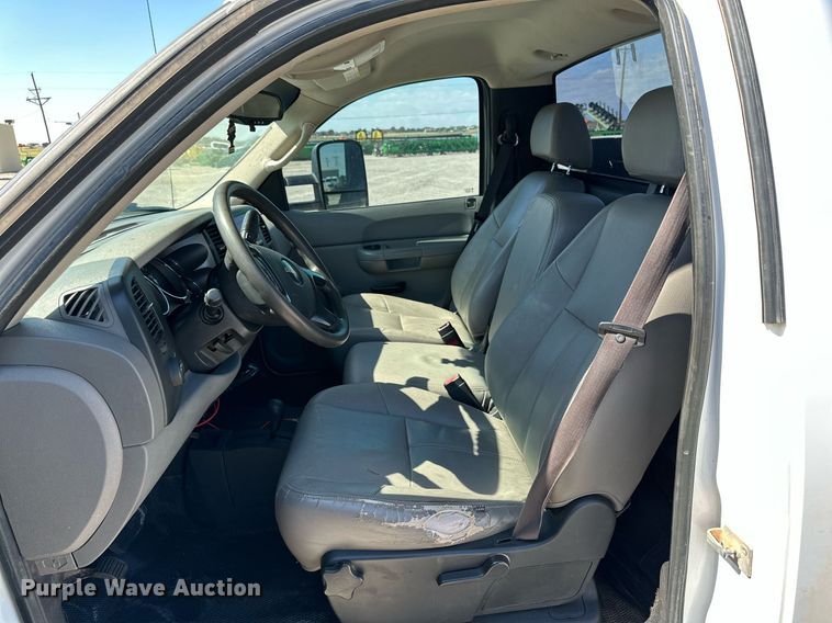 image for item KX9742 2009 GMC Sierra 3500HD utility bed pickup truck