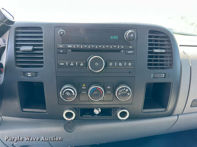 image for item KX9742 2009 GMC Sierra 3500HD utility bed pickup truck