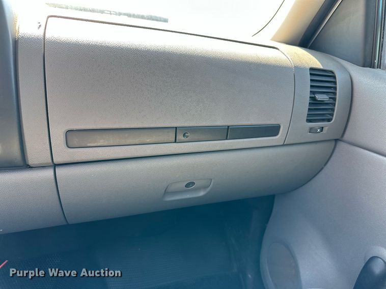 image for item KX9742 2009 GMC Sierra 3500HD utility bed pickup truck