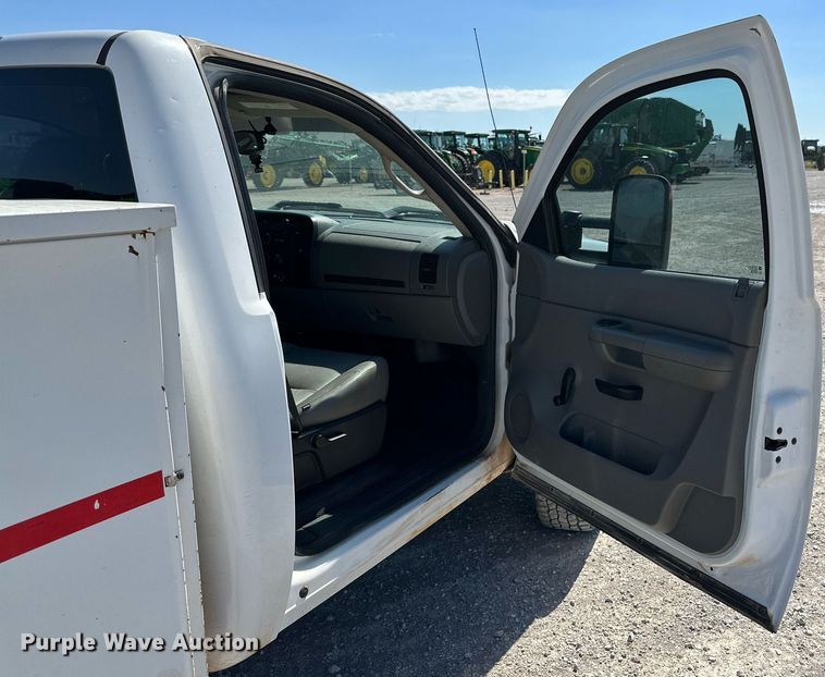 image for item KX9742 2009 GMC Sierra 3500HD utility bed pickup truck