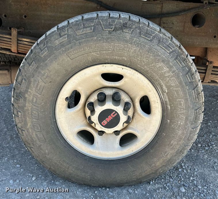 image for item KX9742 2009 GMC Sierra 3500HD utility bed pickup truck