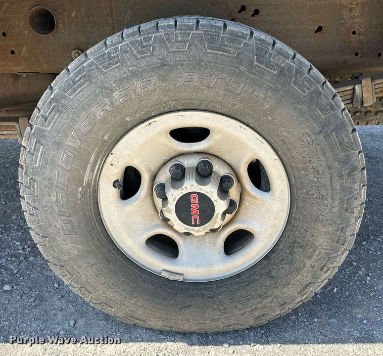 image for item KX9742 2009 GMC Sierra 3500HD utility bed pickup truck