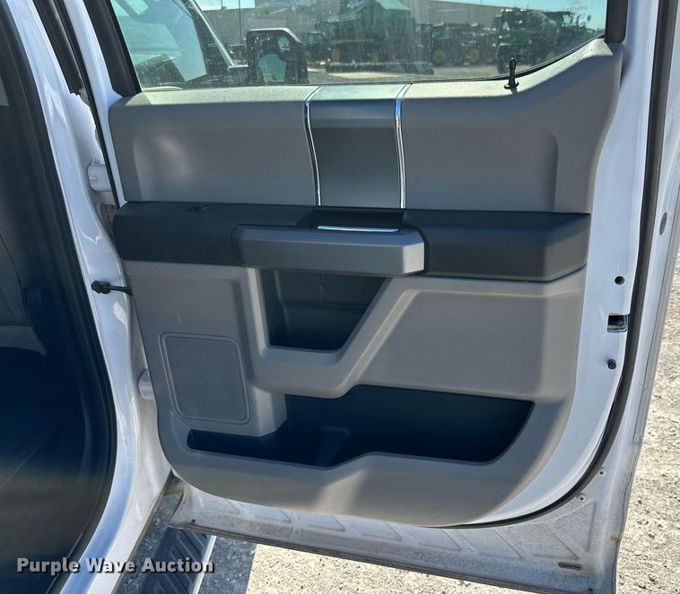 image for item KX9743 2015 Ford F150 XLT  SuperCrew pickup truck