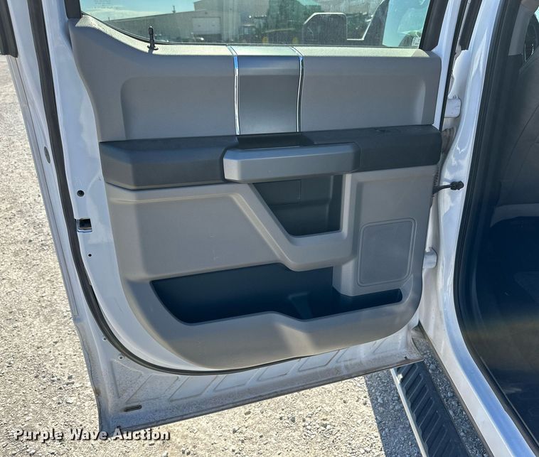 image for item KX9743 2015 Ford F150 XLT  SuperCrew pickup truck