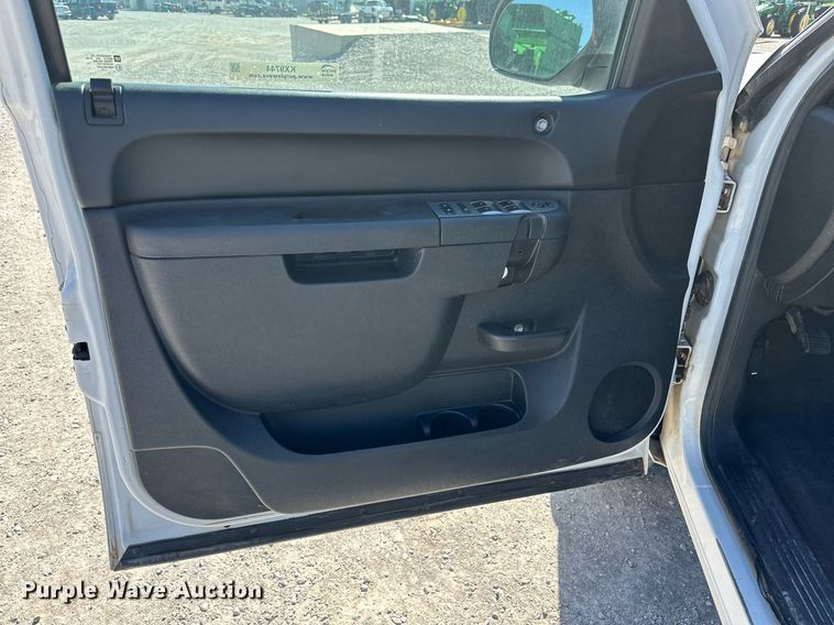 image for item KX9744 2012 Chevrolet Silverado 1500 Ext. Cab pickup truck