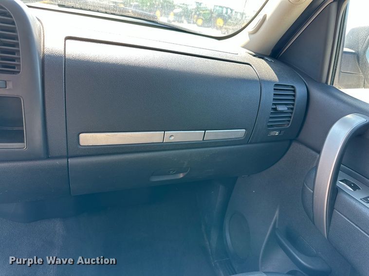 image for item KX9744 2012 Chevrolet Silverado 1500 Ext. Cab pickup truck