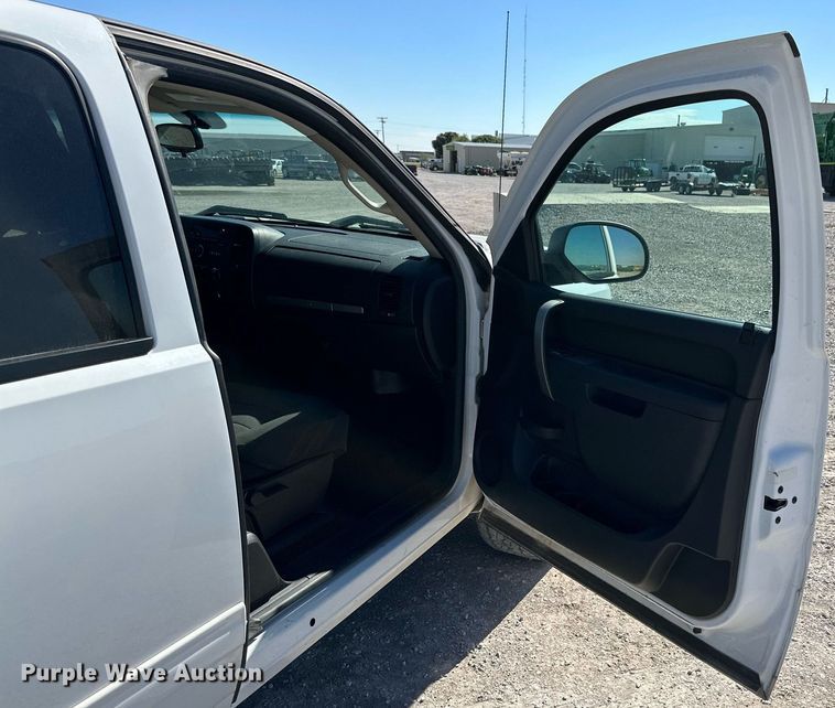 image for item KX9744 2012 Chevrolet Silverado 1500 Ext. Cab pickup truck