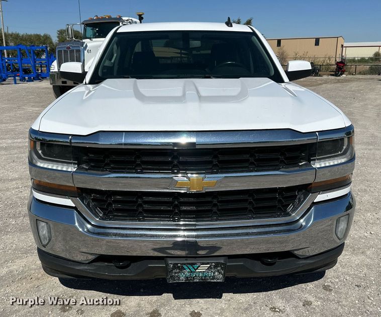 image for item KX9746 2018 Chevrolet Silverado 1500 Crew Cab pickup truck