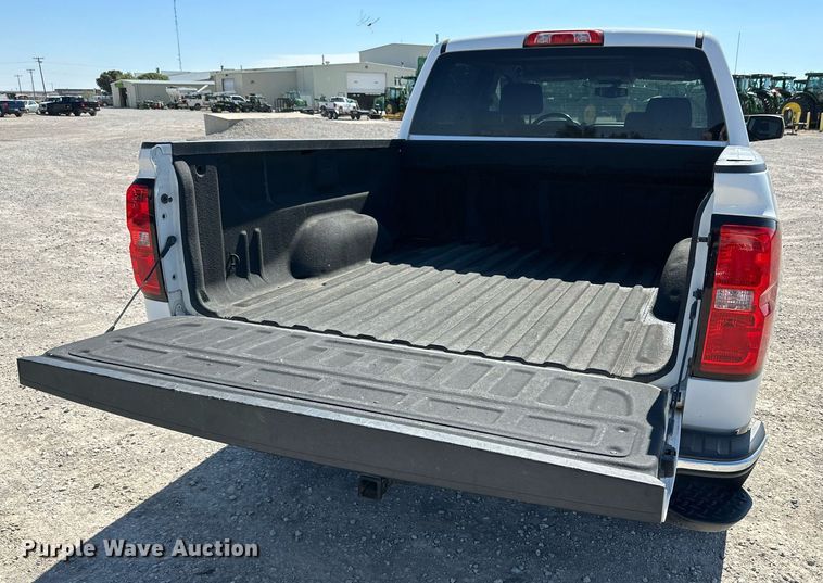 image for item KX9746 2018 Chevrolet Silverado 1500 Crew Cab pickup truck