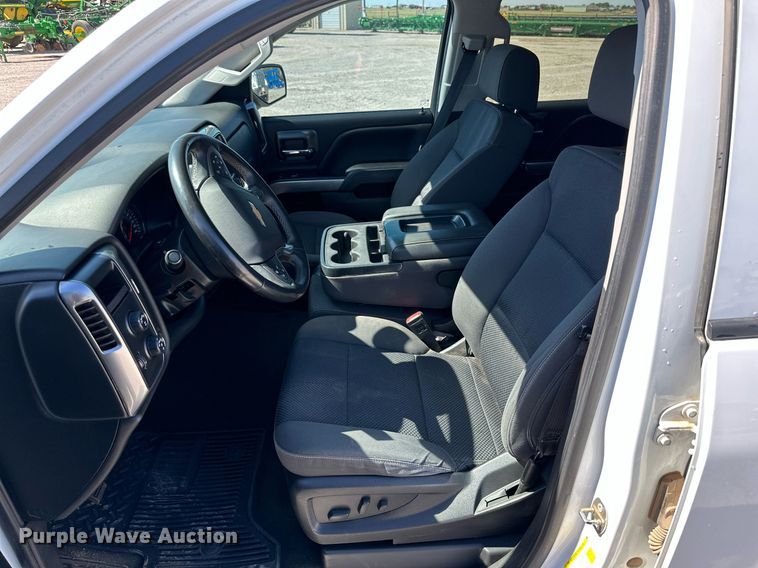 image for item KX9746 2018 Chevrolet Silverado 1500 Crew Cab pickup truck