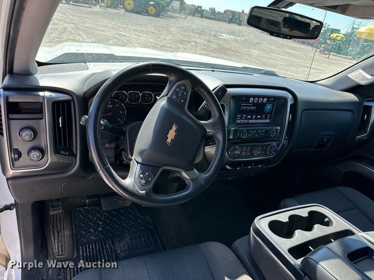 image for item KX9746 2018 Chevrolet Silverado 1500 Crew Cab pickup truck