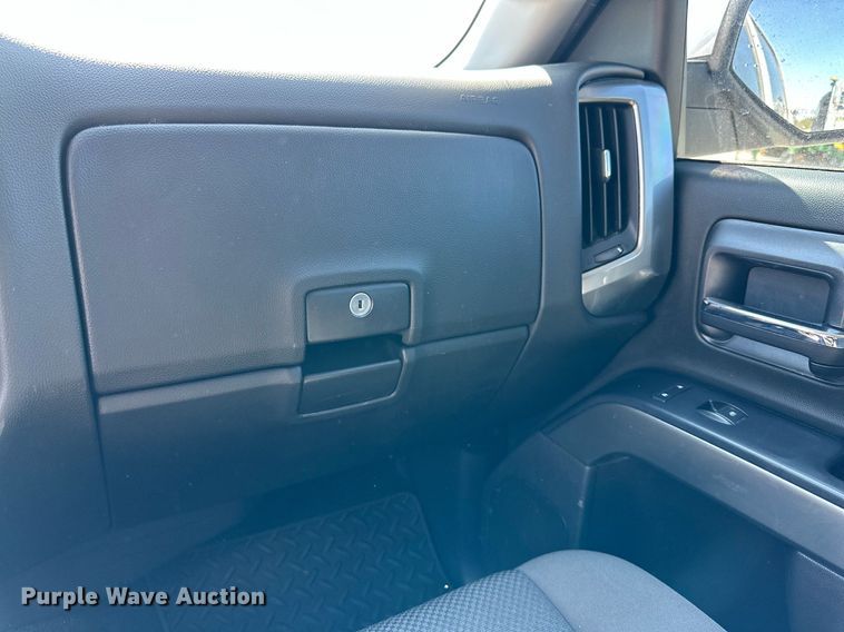 image for item KX9746 2018 Chevrolet Silverado 1500 Crew Cab pickup truck