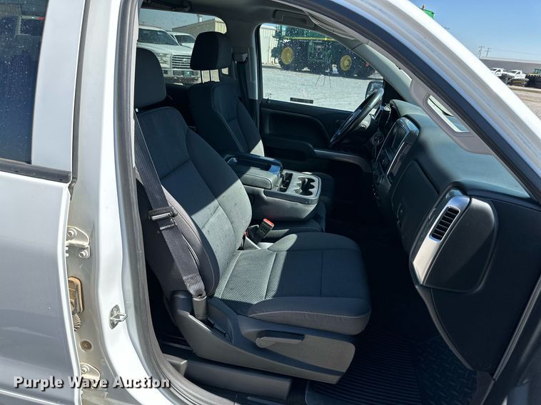 image for item KX9746 2018 Chevrolet Silverado 1500 Crew Cab pickup truck