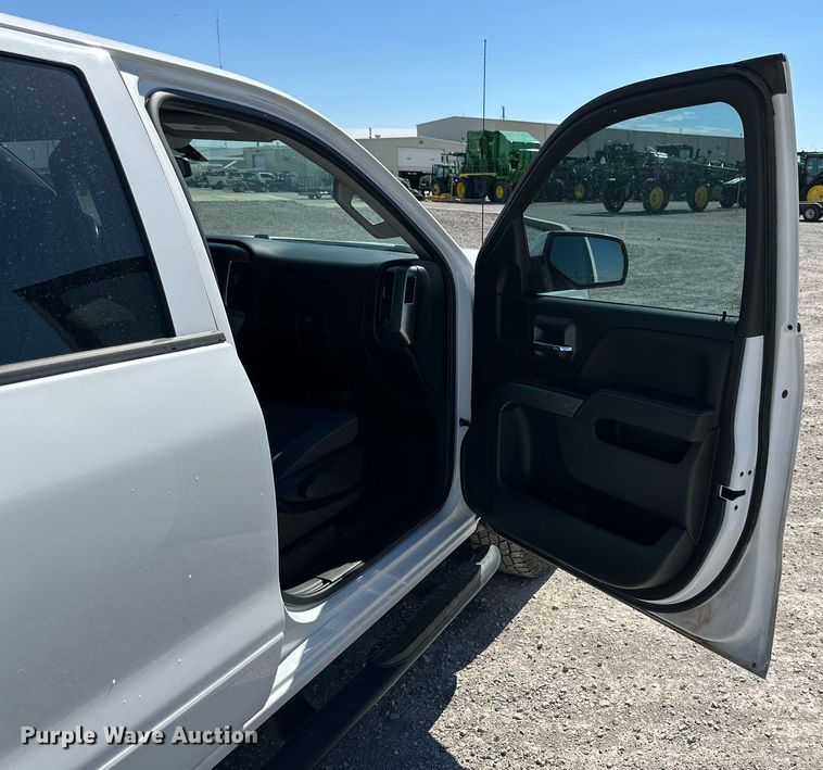 image for item KX9746 2018 Chevrolet Silverado 1500 Crew Cab pickup truck