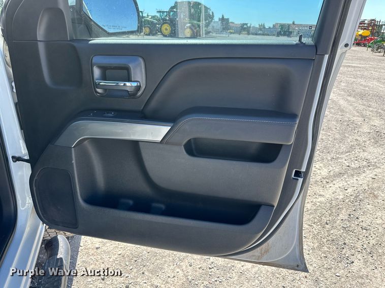 image for item KX9746 2018 Chevrolet Silverado 1500 Crew Cab pickup truck