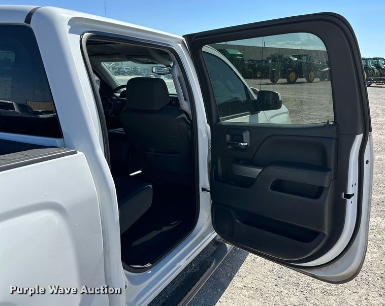 image for item KX9746 2018 Chevrolet Silverado 1500 Crew Cab pickup truck