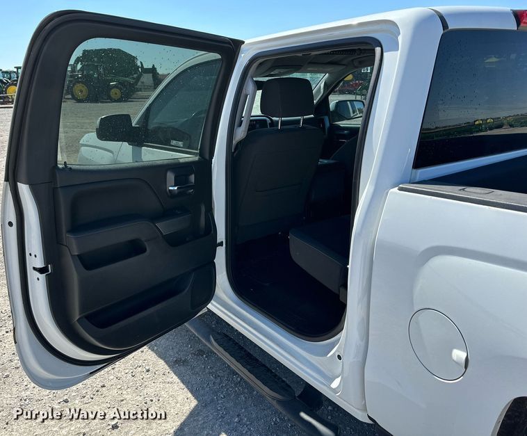 image for item KX9746 2018 Chevrolet Silverado 1500 Crew Cab pickup truck