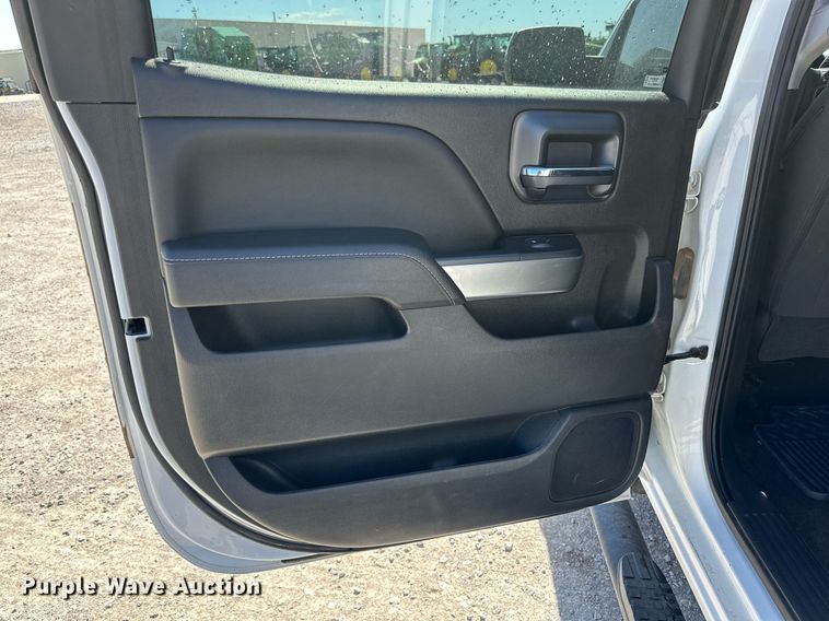 image for item KX9746 2018 Chevrolet Silverado 1500 Crew Cab pickup truck