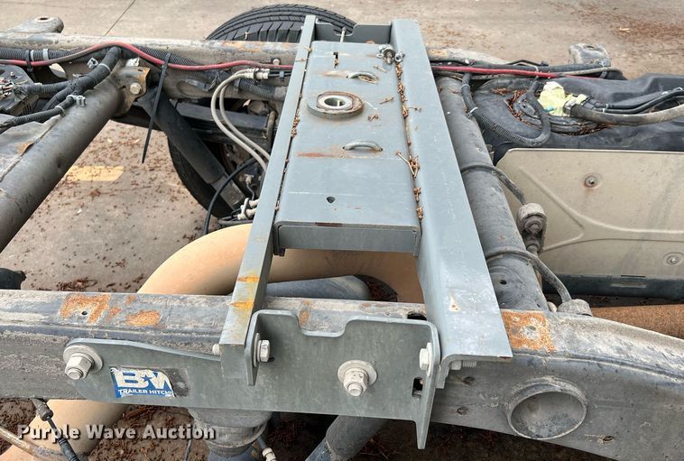 image for item LF9487 2015 Chevrolet Silverado 2500HD  Crew Cab pickup truck cab and chassis