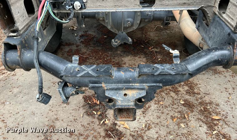 image for item LF9487 2015 Chevrolet Silverado 2500HD  Crew Cab pickup truck cab and chassis