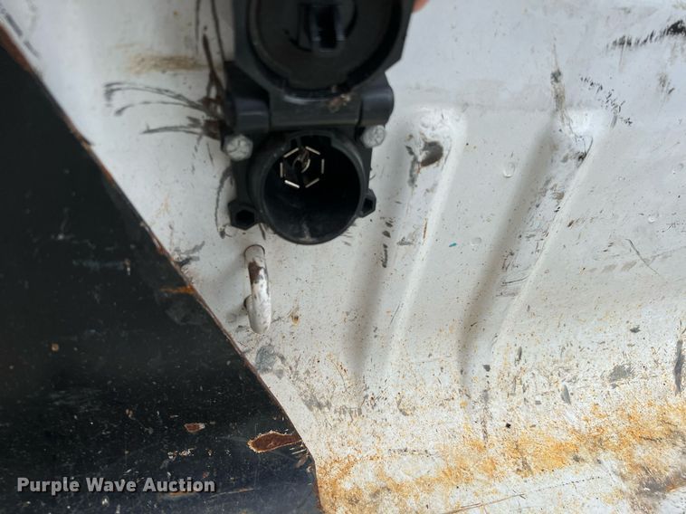 image for item LF9487 2015 Chevrolet Silverado 2500HD  Crew Cab pickup truck cab and chassis