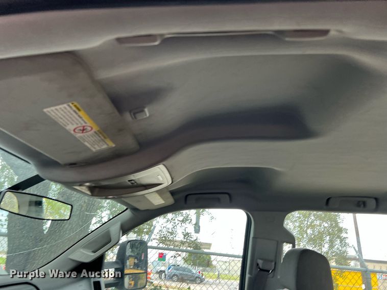 image for item LF9487 2015 Chevrolet Silverado 2500HD  Crew Cab pickup truck cab and chassis