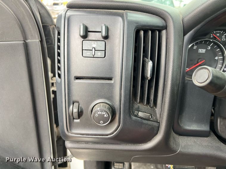 image for item LF9487 2015 Chevrolet Silverado 2500HD  Crew Cab pickup truck cab and chassis