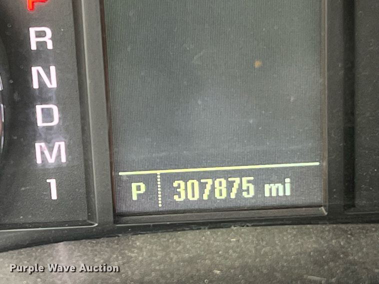 image for item LF9487 2015 Chevrolet Silverado 2500HD  Crew Cab pickup truck cab and chassis