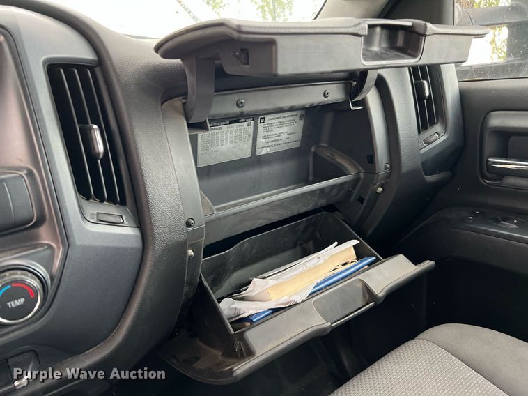 image for item LF9487 2015 Chevrolet Silverado 2500HD  Crew Cab pickup truck cab and chassis