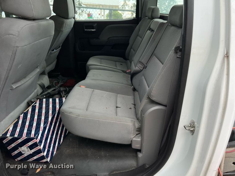 image for item LF9487 2015 Chevrolet Silverado 2500HD  Crew Cab pickup truck cab and chassis