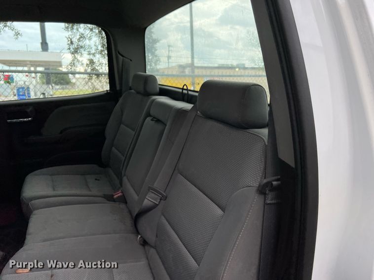 image for item LF9487 2015 Chevrolet Silverado 2500HD  Crew Cab pickup truck cab and chassis