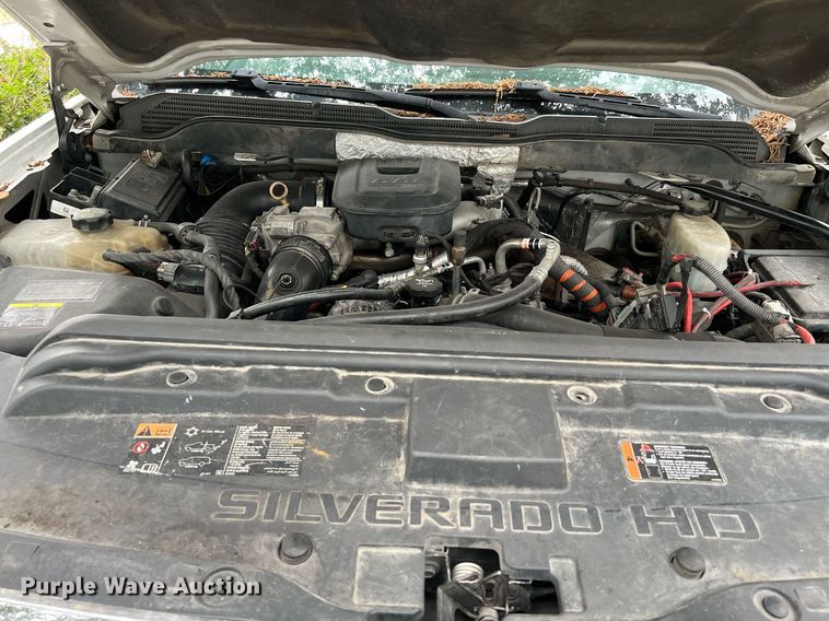 image for item LF9487 2015 Chevrolet Silverado 2500HD  Crew Cab pickup truck cab and chassis