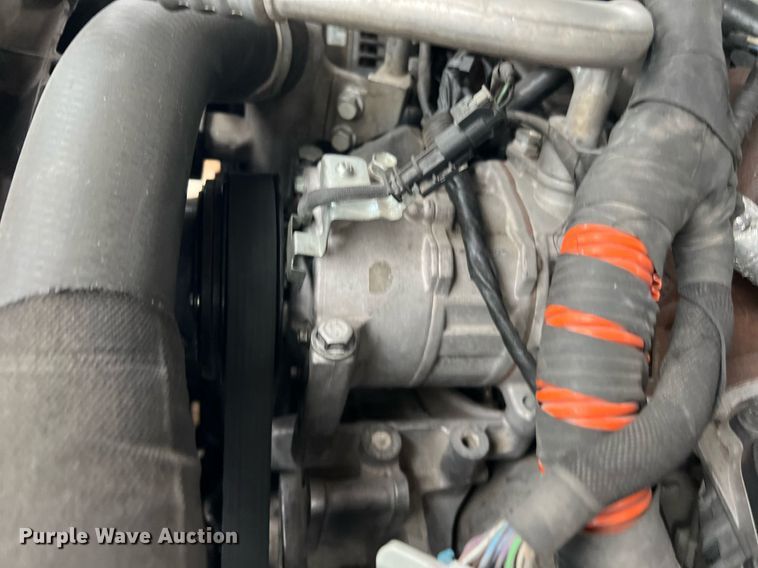 image for item LF9487 2015 Chevrolet Silverado 2500HD  Crew Cab pickup truck cab and chassis