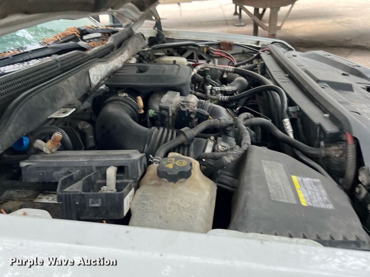 image for item LF9487 2015 Chevrolet Silverado 2500HD  Crew Cab pickup truck cab and chassis