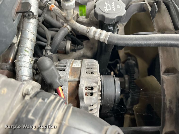 image for item LF9487 2015 Chevrolet Silverado 2500HD  Crew Cab pickup truck cab and chassis