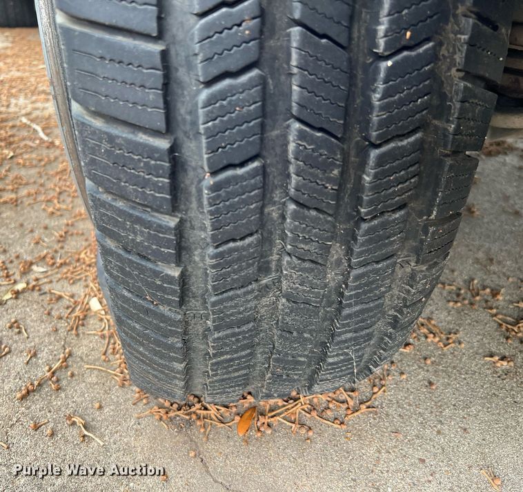 image for item LF9487 2015 Chevrolet Silverado 2500HD  Crew Cab pickup truck cab and chassis