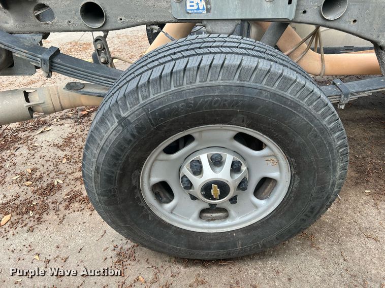 image for item LF9487 2015 Chevrolet Silverado 2500HD  Crew Cab pickup truck cab and chassis