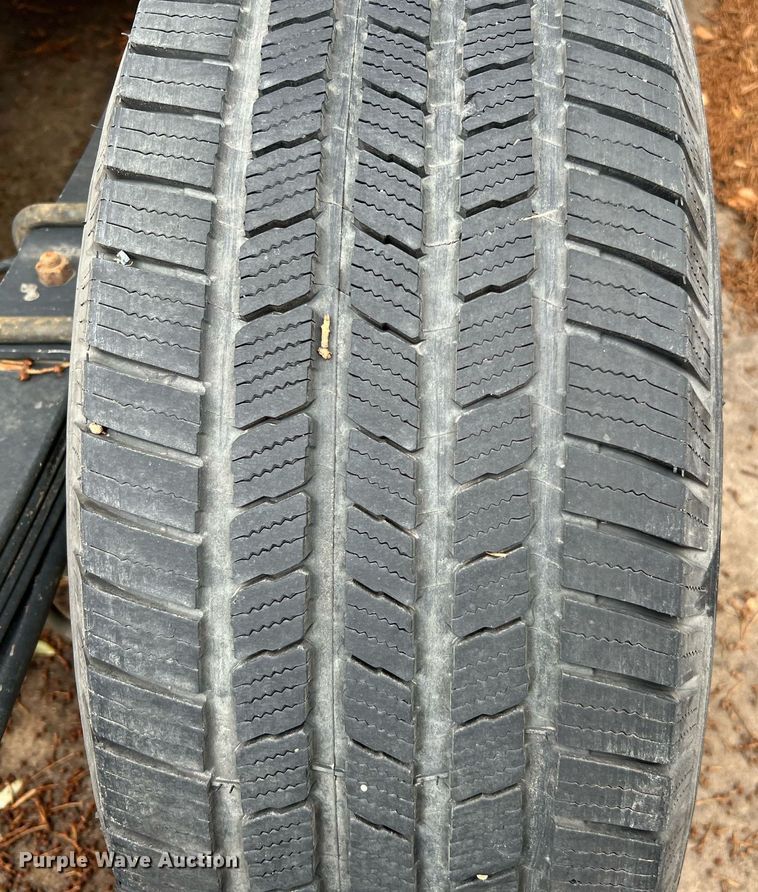 image for item LF9487 2015 Chevrolet Silverado 2500HD  Crew Cab pickup truck cab and chassis