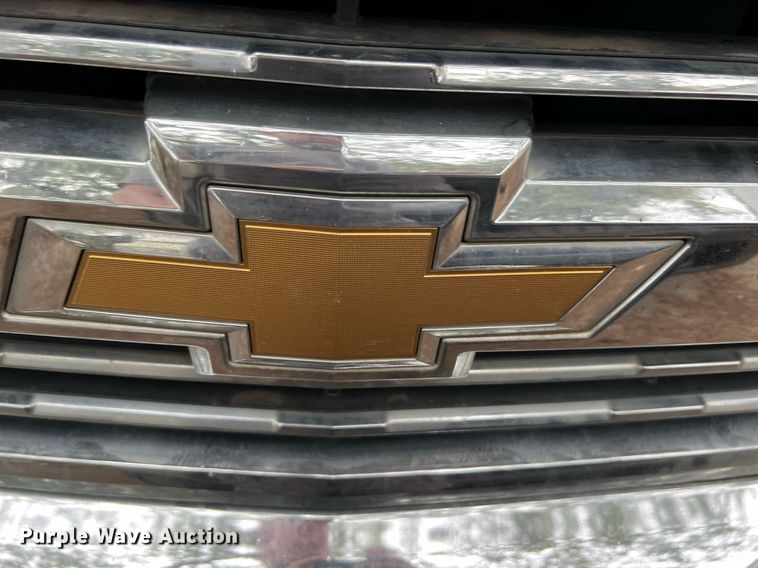 image for item LF9487 2015 Chevrolet Silverado 2500HD  Crew Cab pickup truck cab and chassis