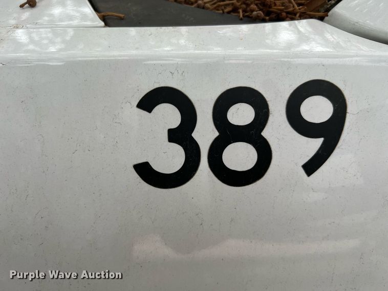 image for item LF9487 2015 Chevrolet Silverado 2500HD  Crew Cab pickup truck cab and chassis