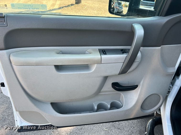 image for item LF9492 2013 Chevrolet 2500HD  animal control pickup