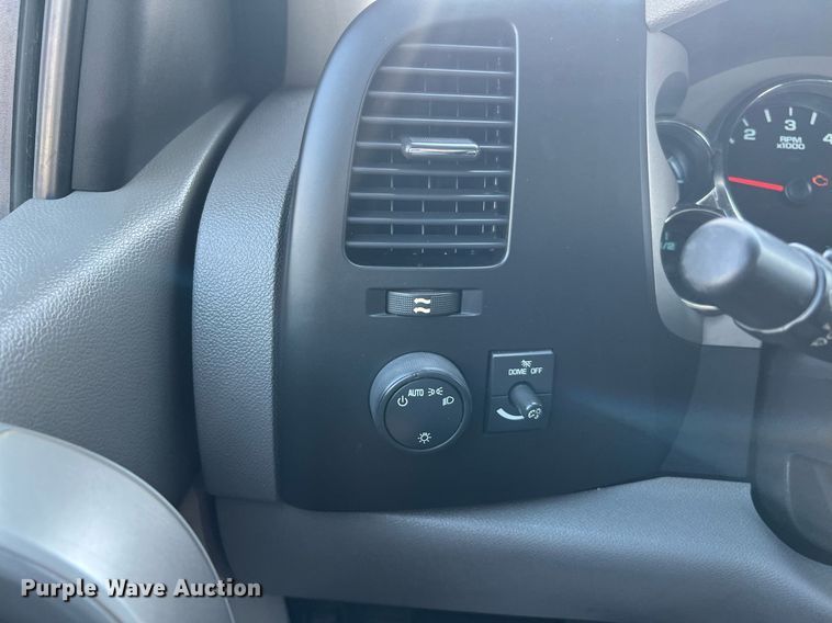 image for item LF9492 2013 Chevrolet 2500HD  animal control pickup