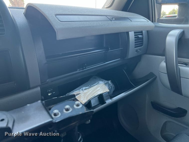 image for item LF9492 2013 Chevrolet 2500HD  animal control pickup