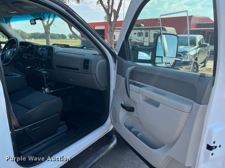 image for item LF9492 2013 Chevrolet 2500HD  animal control pickup