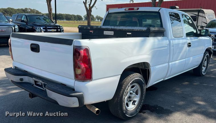 image for item LF9494 2003 Chevrolet Silverado 1500  Ext. Cab pickup truck