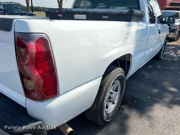 image for item LF9494 2003 Chevrolet Silverado 1500  Ext. Cab pickup truck