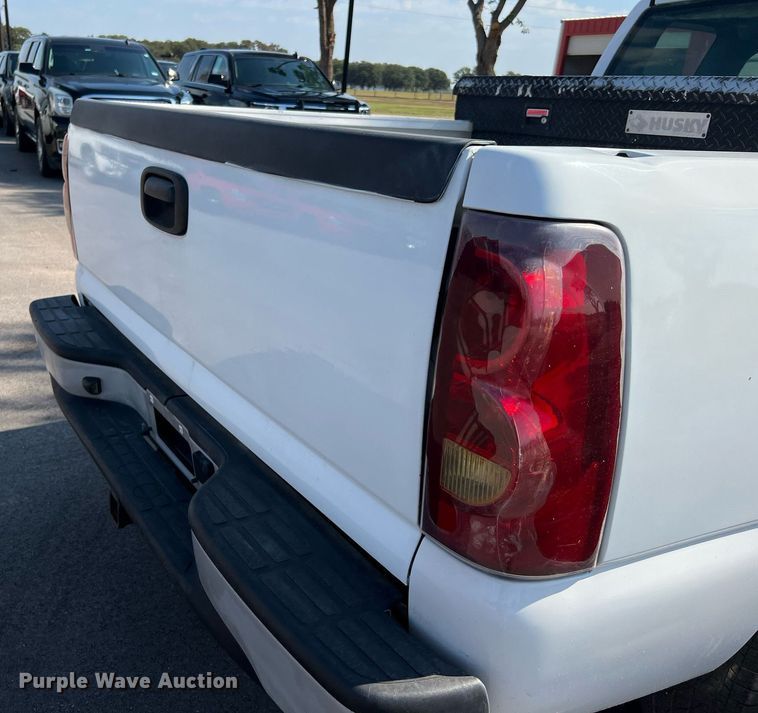 image for item LF9494 2003 Chevrolet Silverado 1500  Ext. Cab pickup truck