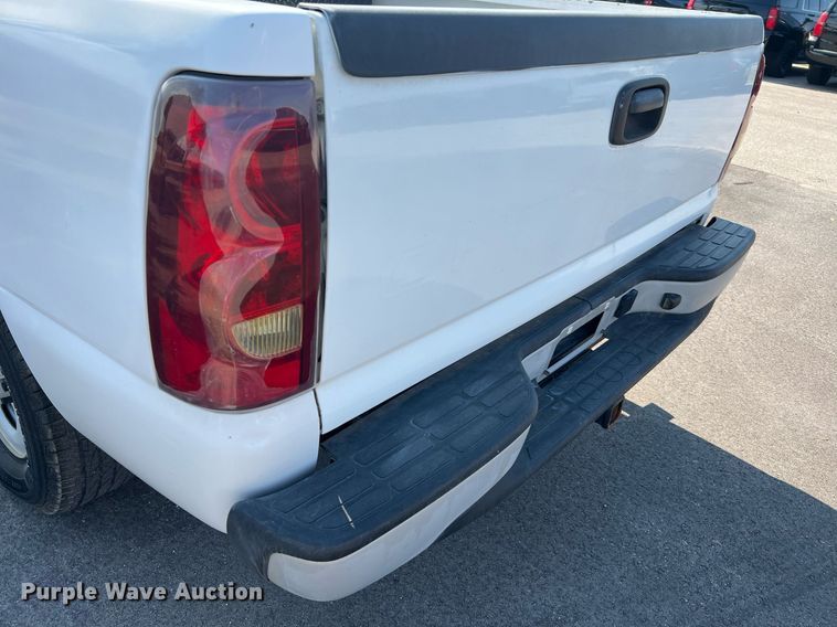 image for item LF9494 2003 Chevrolet Silverado 1500  Ext. Cab pickup truck