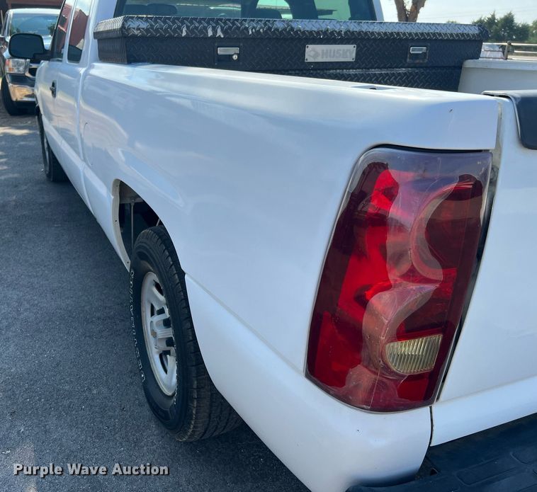 image for item LF9494 2003 Chevrolet Silverado 1500  Ext. Cab pickup truck